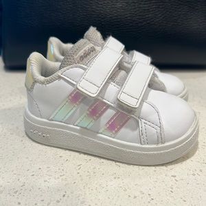 adidas Unisex-Child Grand Court 2.0 Tennis Shoe